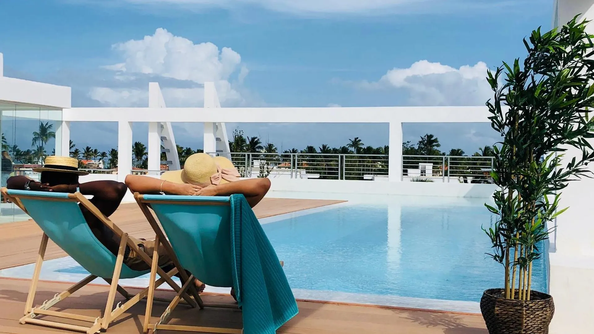 Aparthotel Ducassi Studios And Suites - Rooftop Pool, Beach Club, Breakfast And Wifi Punta Cana