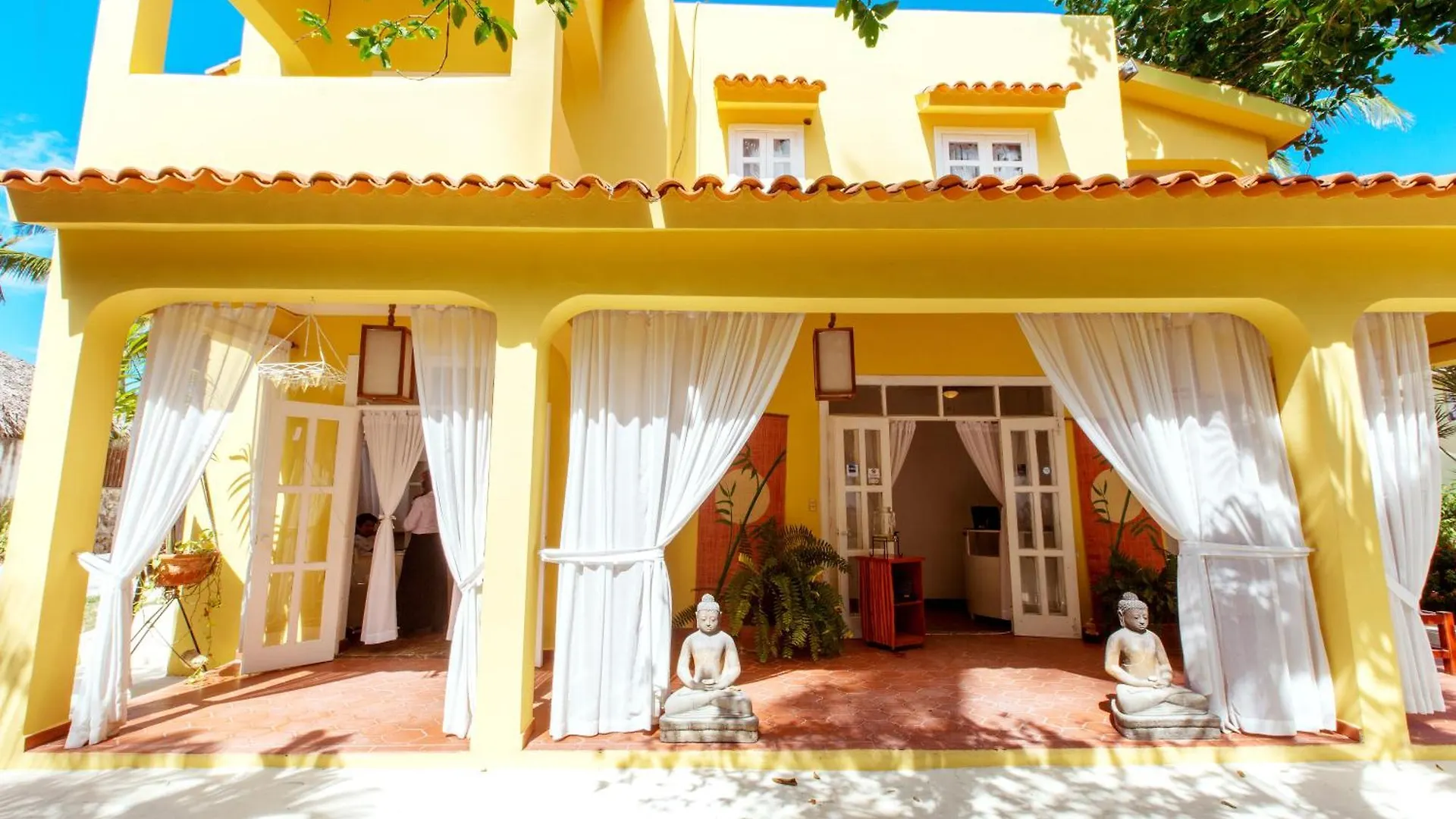 Ducassi Studios And Suites - Rooftop Pool, Beach Club, Breakfast And Wifi Punta Cana Aparthotel
