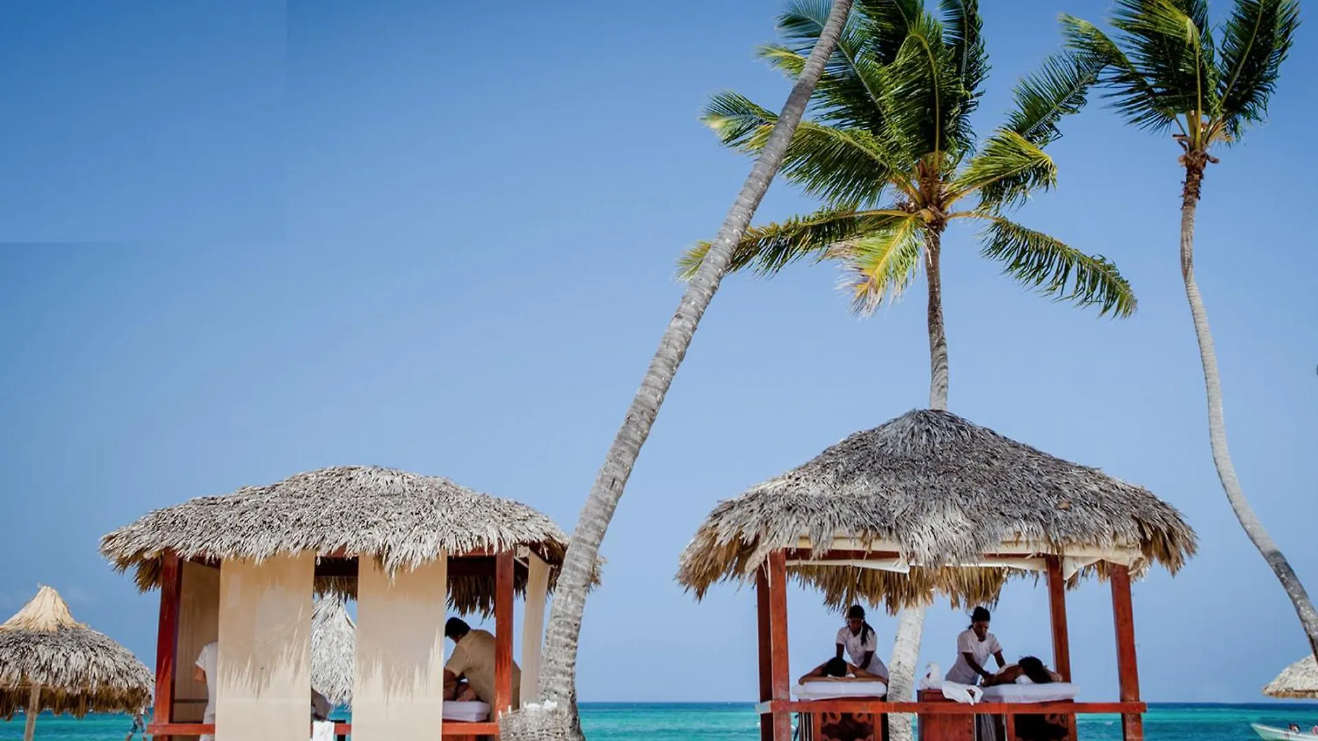 Ducassi Studios And Suites - Rooftop Pool, Beach Club, Breakfast And Wifi Punta Cana Aparthotel