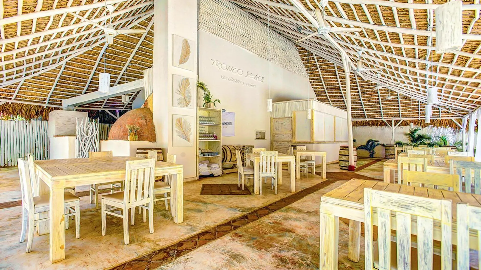 Ducassi Studios And Suites - Rooftop Pool, Beach Club, Breakfast And Wifi Punta Cana Aparthotel