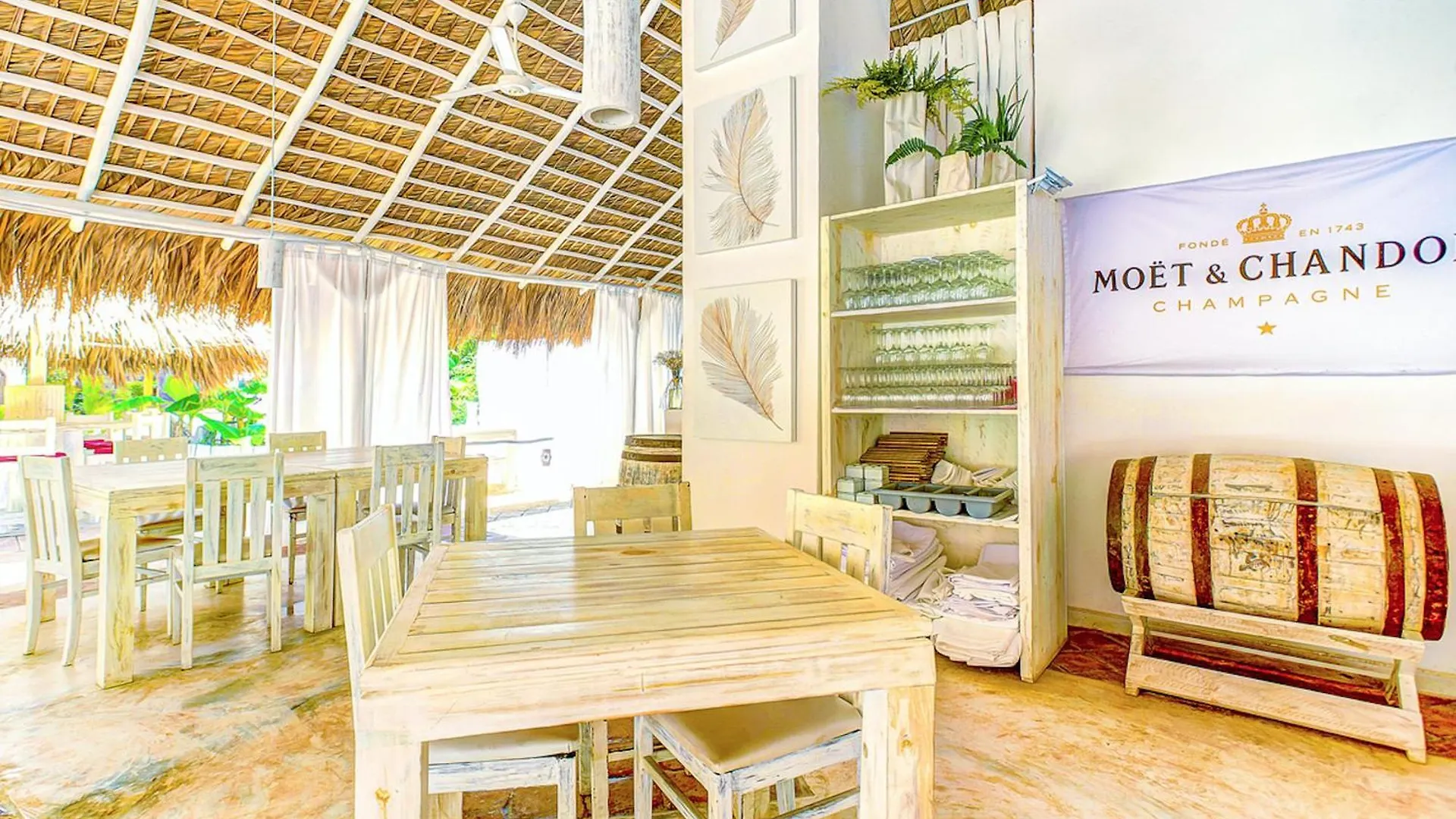 Ducassi Studios And Suites - Rooftop Pool, Beach Club, Breakfast And Wifi Punta Cana