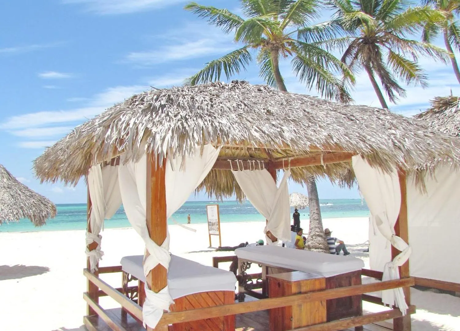 Ducassi Studios And Suites - Rooftop Pool, Beach Club, Breakfast And Wifi Punta Cana