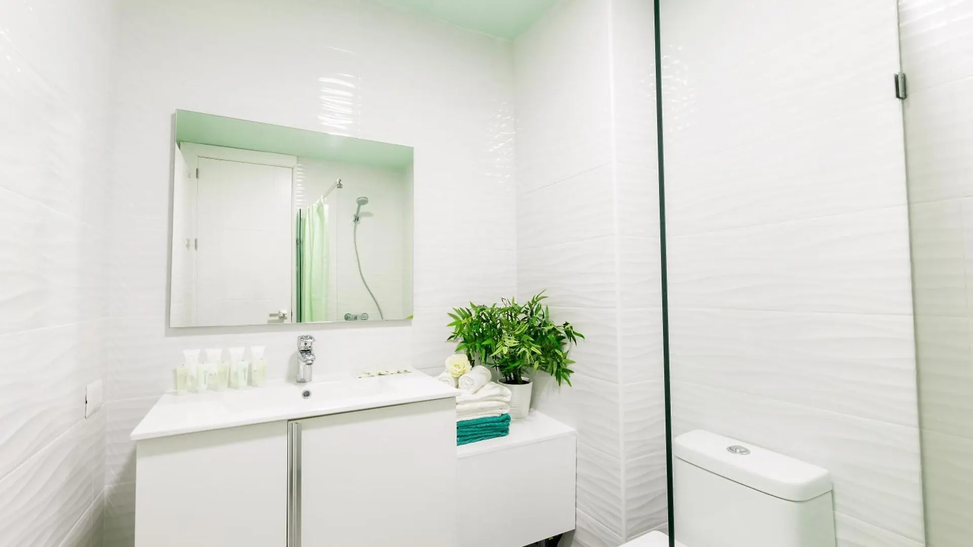 Ducassi Studios And Suites - Rooftop Pool, Beach Club, Breakfast And Wifi Punta Cana 5*,